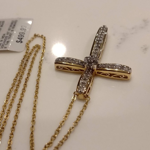 1 CTTW Diamond Cross Pendant Yellow Gold - Picture 8 of 8